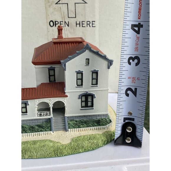 Danbury Mint Historic American Lighthouses Admiralty Head LIGHTHOUSE 1992 - Picture 2 of 8